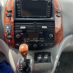 2007 Toyota Sienna with ramp for Wheelchair