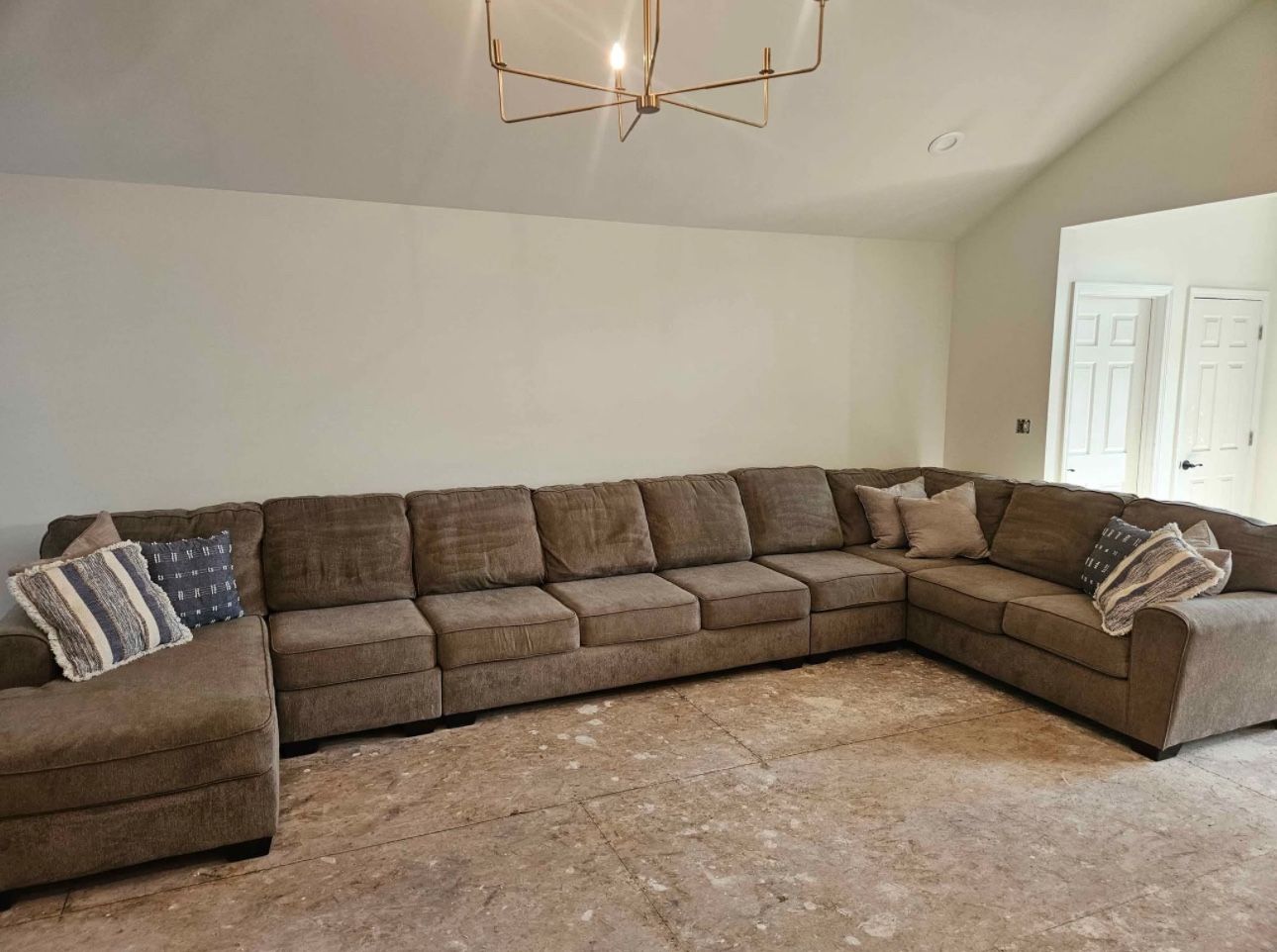 8 Seat Sectional Brown Couch W Chaise
