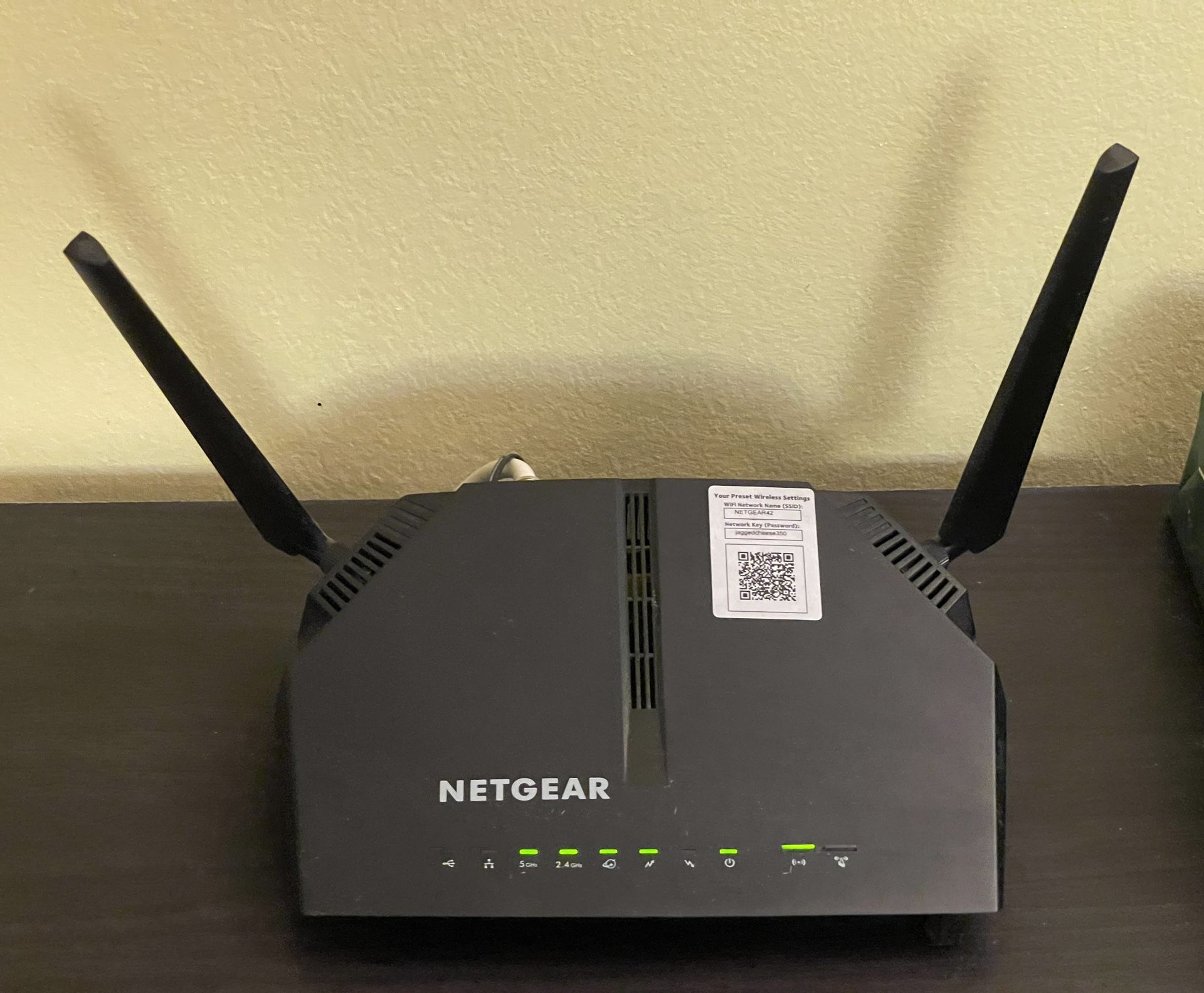 NETGEAR Cable Modem WiFi Router Combo C6220