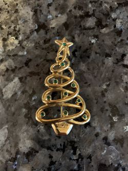 Vintage Christmas Tree Gold Toned Pin Brooch
