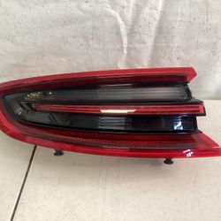 2016-2017-2018 PORSCHE MACAN TAIL LIGHT LEFT DRIVER SIDE LH USED OEM 