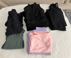 🔥 LOT of women’s S/M workout clothes 🔥