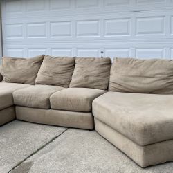 Beautiful Beige Sectional Couch!😍