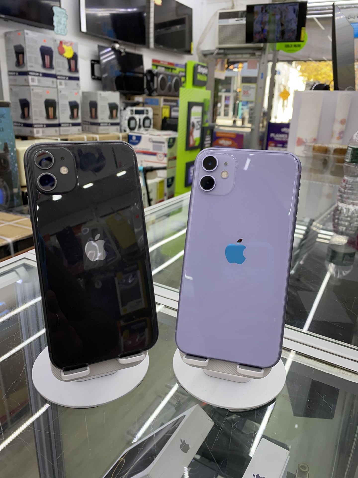 Used Iphone 11 128GB UNLOCKED, HSO