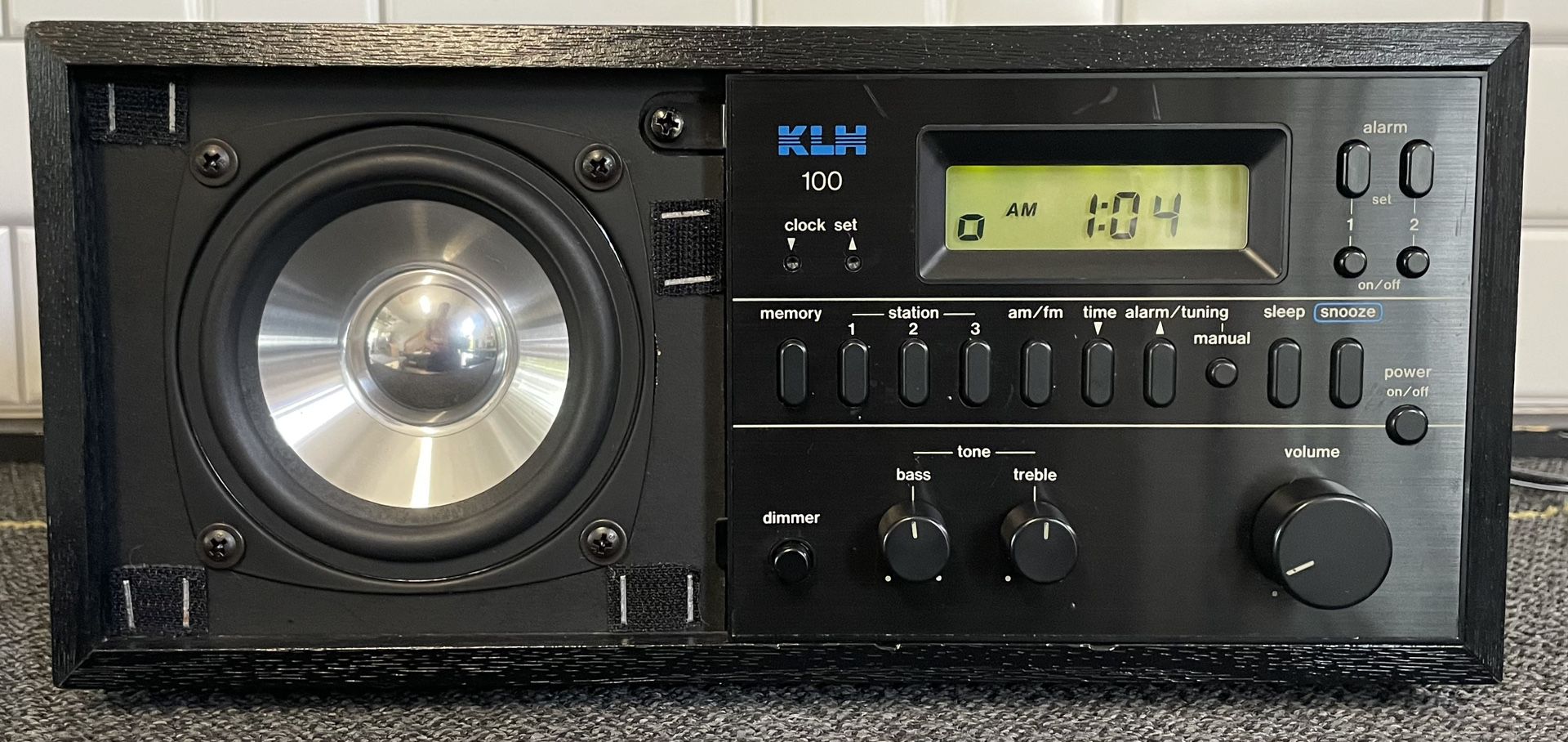 BETTER KLH 100 AM/FM Table Radio