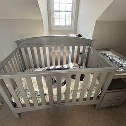 Delta Children Abby Convertible Crib and Changer, Grey