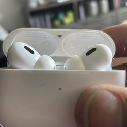 AIRPOD PROS  2  serial number A2698 w MAGSAFE CHARGING CASE