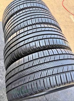 235/55/20 Michelin 📍📍 Vendo un set de llantas con 80% de vida las 4 📍🌟