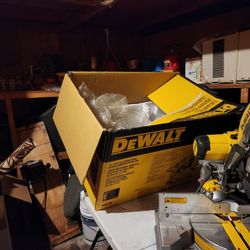 Double bevel sliding compound miter saw