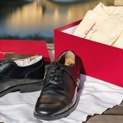 Salvatore Ferragamo ~ Black Leather  Oxford Lace-Up Dress Shoes ~ Size 8.5. Made in Italy