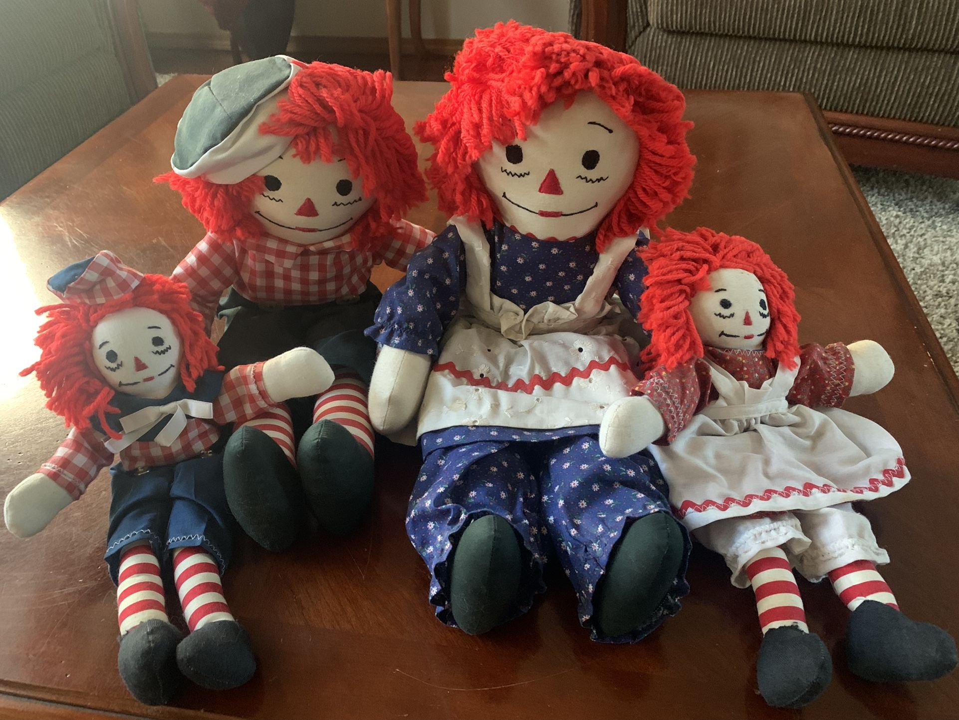 ❤️💙 Vintage Handmade cloth Raggedy Ann and Andy Family Lot includes two 18" tall and two 12” tall. Hand embroidered faces. Smoke and pet free home.