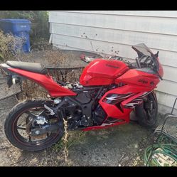 Kawasaki Ninja 300 No Tittle 