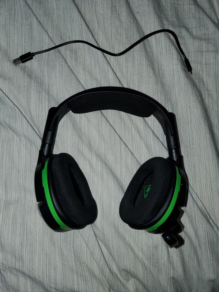 Turtle Beach WIRELESS headphones with charging cable