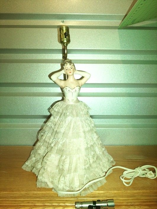 Vintage 1950s Figural Porcelain Lady Bust Boudoir Vanity Lamp Nightlight 20