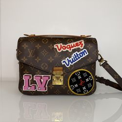 𝐋𝐨𝐮𝐢𝐬 𝐕𝐮𝐢𝐭𝐭𝐨𝐧 𝐌𝐨𝐧𝐨𝐠𝐫𝐚𝐦 𝐏𝐚𝐭𝐜𝐡𝐞𝐬 𝐏𝐨𝐜𝐡𝐞𝐭𝐭𝐞 𝐌𝐞𝐭𝐢𝐬 𝐁𝐚𝐠