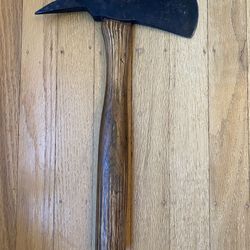 Fireman’s hatchet with pick and sheath