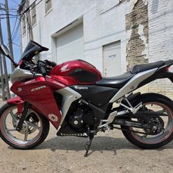 2011 HONDA CBR250R SPORTS BIKE MOTORCYCLE 