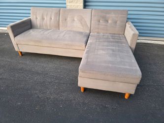Free delivery nearby of sectional