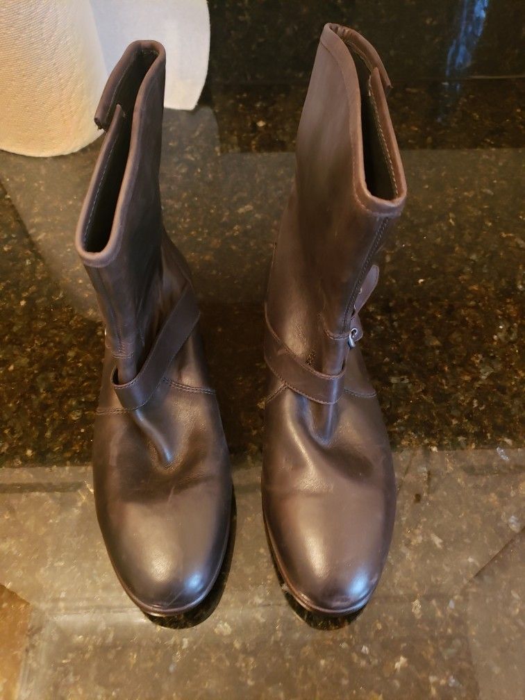 Womens Leather UGG Boots Size 8.5