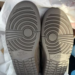 Travis Scott Jordan 1 Low Velvet Brown Size 9