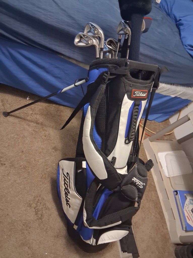 Golf Clubs & Titleist Bag with Iron TaylorMade