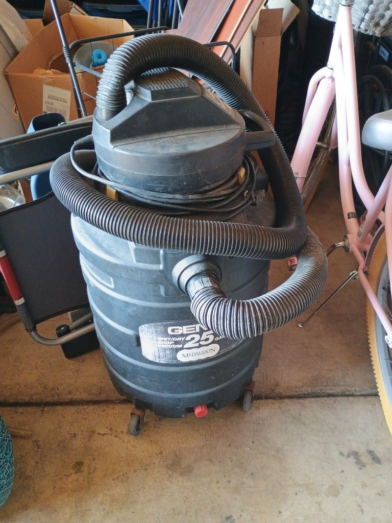 Genie Wet Vac 5hp Works Good