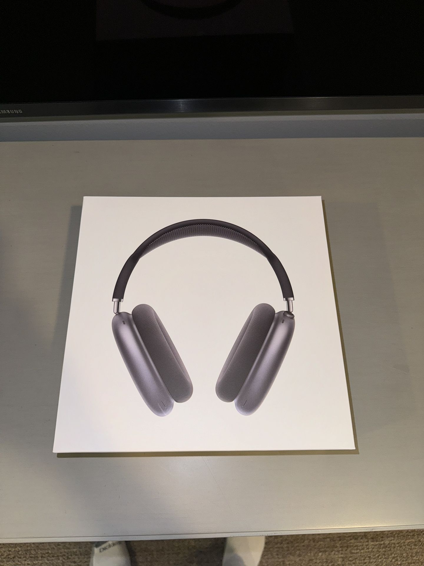 Airpods Max (Space Gray) + Original Box/Case