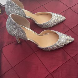 New Never Worn  Elegant shoes with crystal tops