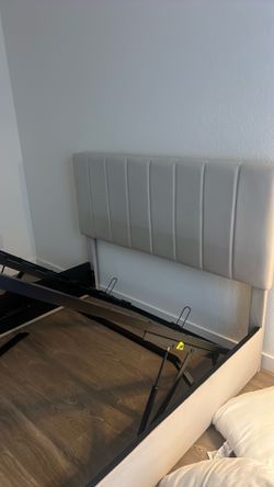 Full size lift up storage bed