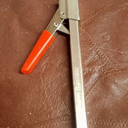 Swing Away Can & Bottle Opener Like Nee