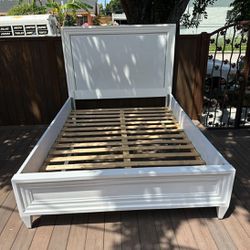 Z Gallerie Nailhead Queen Size Bed Frame No Spring Box Needed