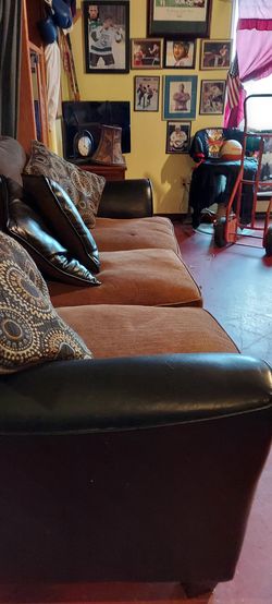 Stralian black leather very comfortable excellent condition