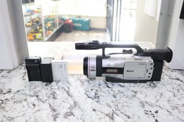 Canon GL2 Mini DV Tape Camcorder