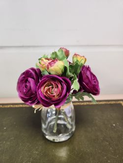 Purple Ranunculus Bouquet in Glass Vase w/ Faux Water