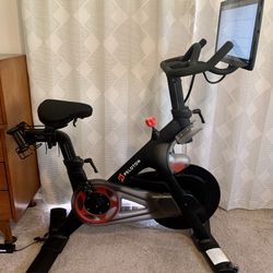 Like New Peloton Exercise Bike $1900 West Olympia/Shelton! Perfect Condition. 