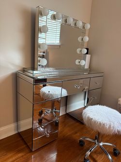 Mirror Vanity with Lighted Mirror and Stool