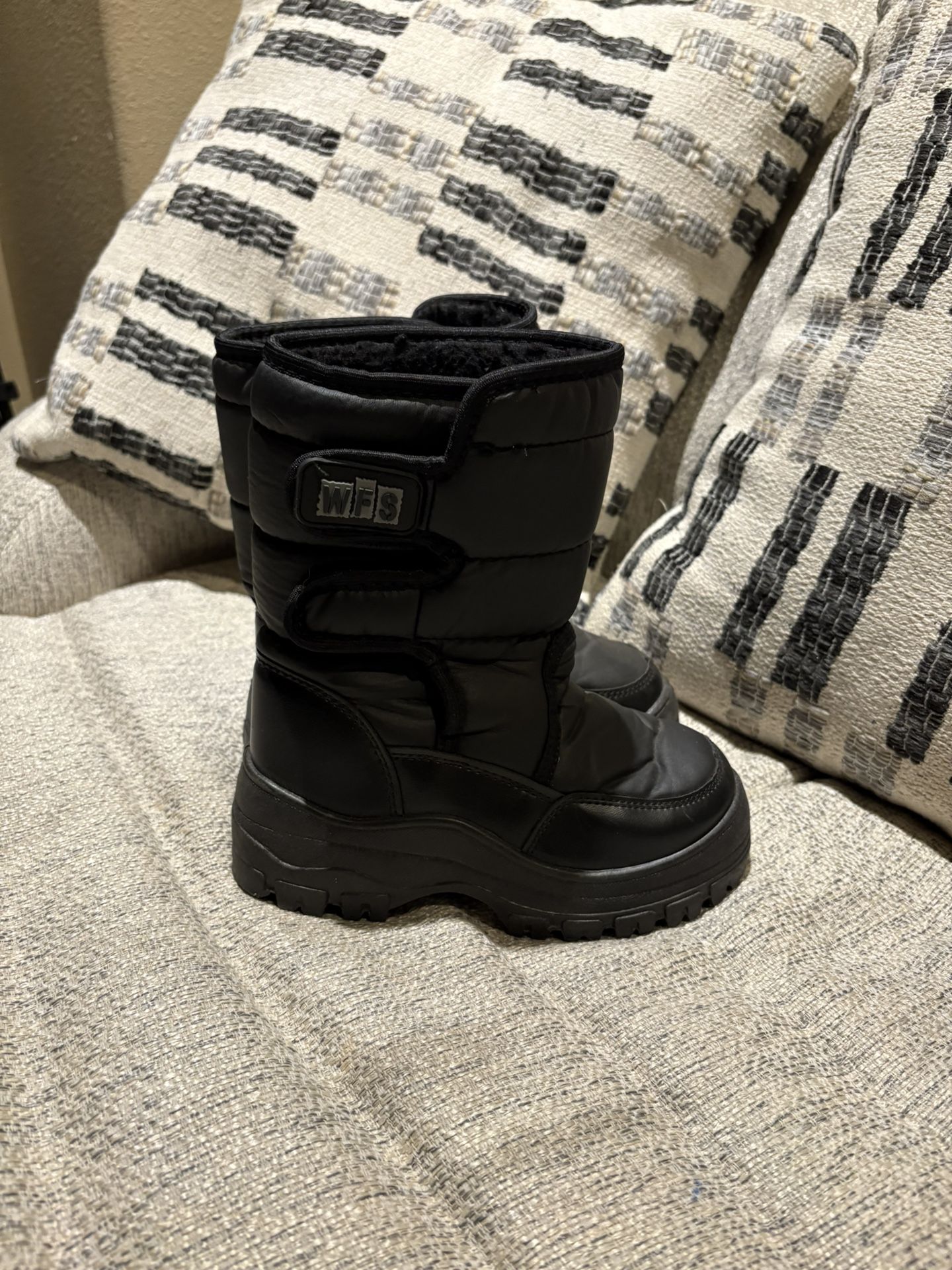 Kids Black Snow Boots Size 13c