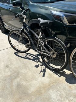 Black Specialized Expedition Bike