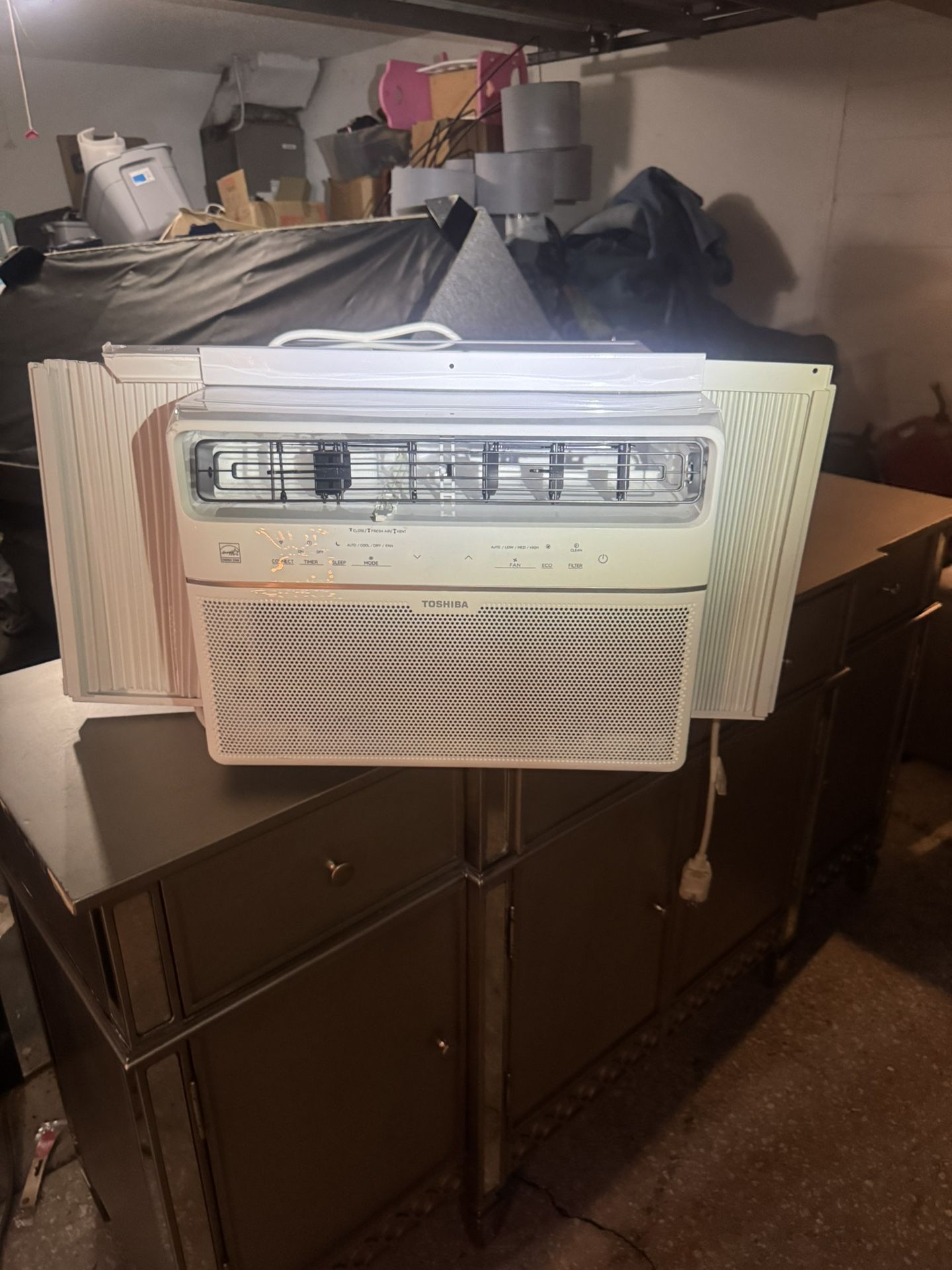 TOSHIBA Smart/WiFi window AC unit 10000 BTU