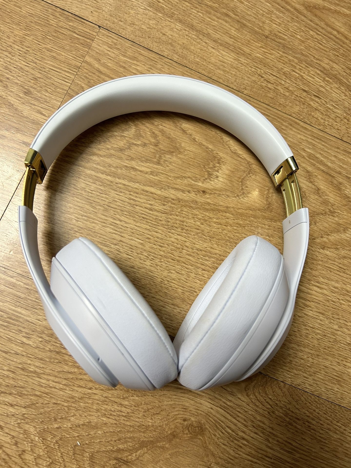 Beats Studio3 Wireless Noise Cancelling Over-Ear Headphones - Apple W1 Headphone Chip, Class 1 Bluetooth, 22 Hours of Listening Time, Built-in Microph
