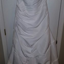 White wedding dress w/accessories