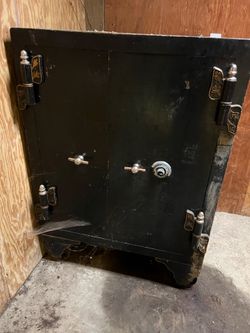 Old Herring Hall mid size safe