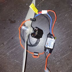 Eflite 30 amp pro sb esc with motor and 9x6 prop