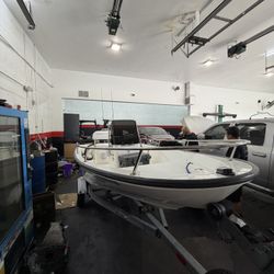 Boston Whaler Dauntless 