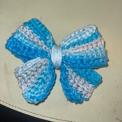 Crochet bow hairclip