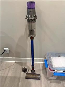Dyson V11 Cordless Vacuum Cleaner – Excellent Condition ⭐