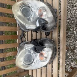Mini Countryman OEM Xenon Headlight Assembly Factory Xenon/HID headlight, tested and working. Includes housing and ballast. Minor lens haze from norma