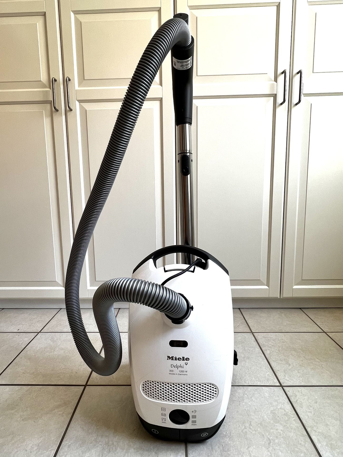 Miele Canister Vacuum - Delphi 300