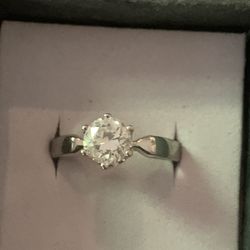 Beautiful Silver Ring W/ Clear Stone - Size 6