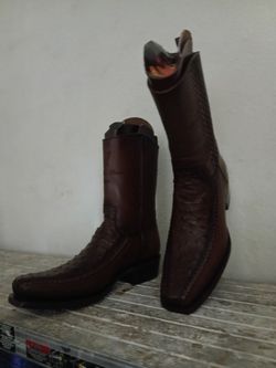 New boots authentic size 8